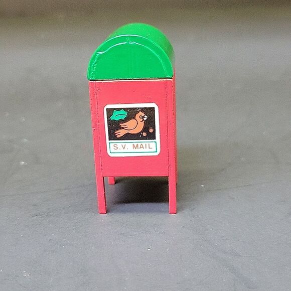 Dept 56 Villager Sisal Hedge Set(2) Mail Box And Mailman - Picture 10 of 10